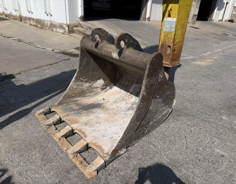 JCB 210 XLC **EPIROC HAMMER**